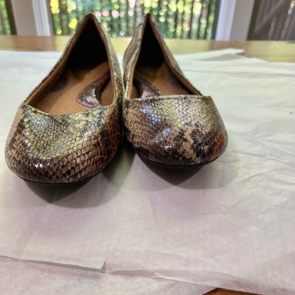 B O C Brown Snakeskin Flats - Picture 5 of 5
